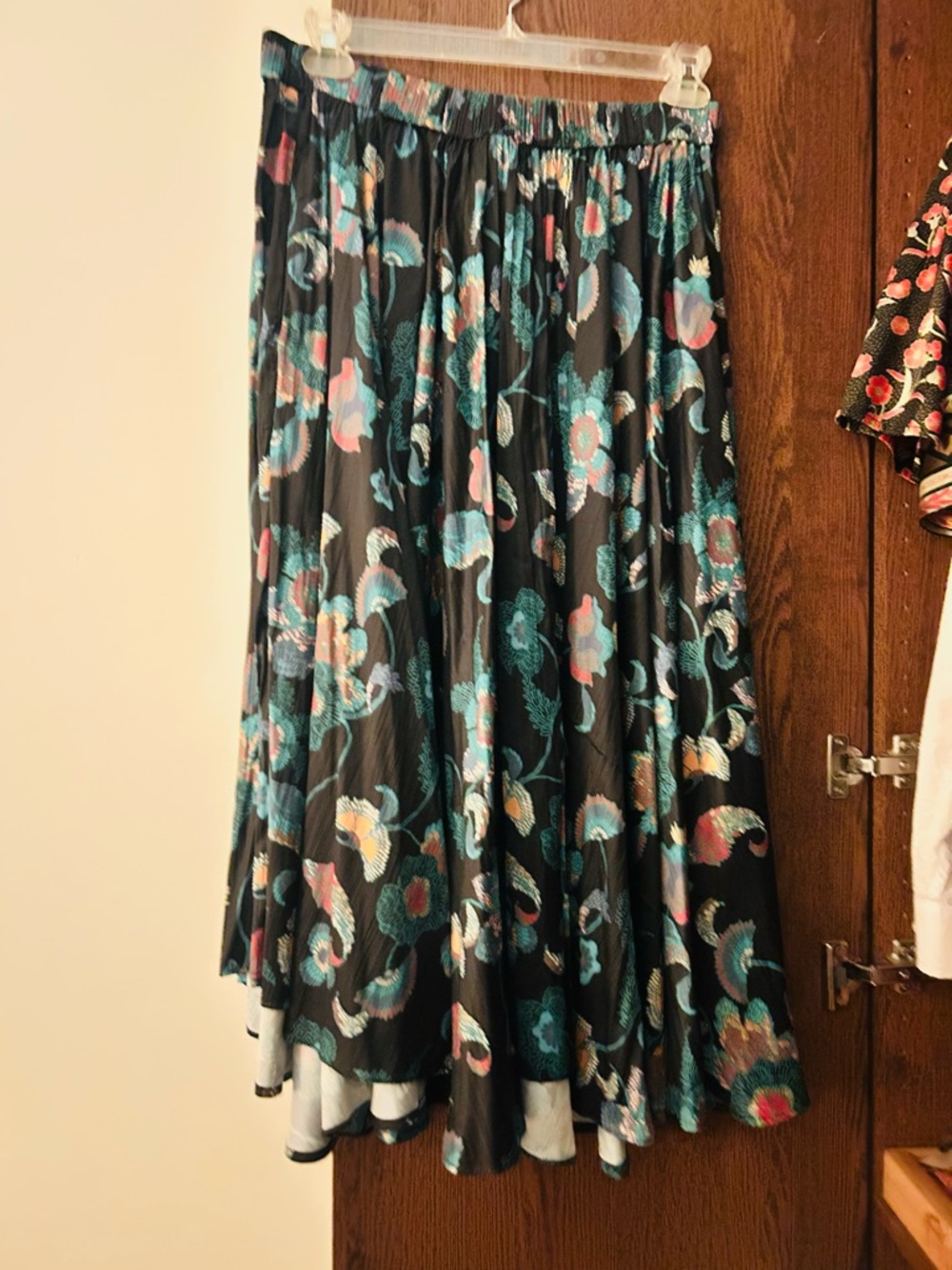 Women's Black Floral Pleated Midi Skirt